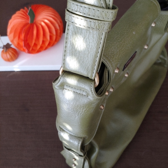 Mat and Nat Army Green tote - Picture 3 of 6